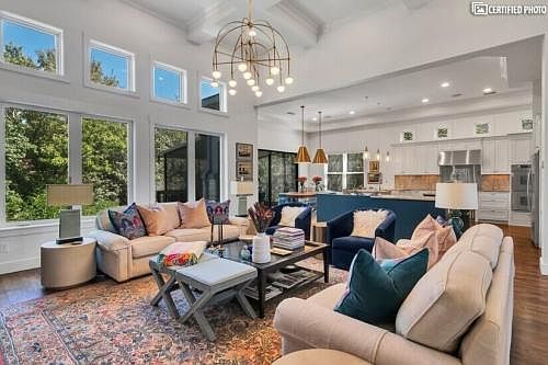 3rd image of 408 Luna Vista Dr