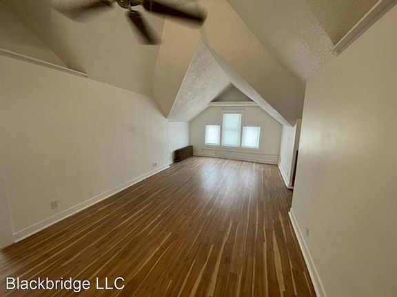 3rd image of 2315 Pleasant Ave Unit 3