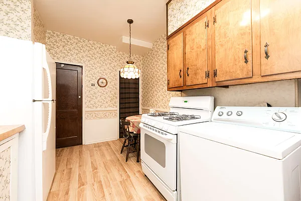 Sold by REMAX Elite | media 16