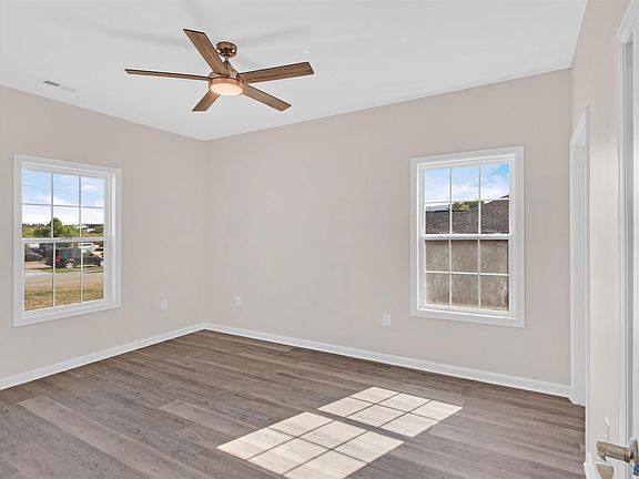 4th image of 146 Green Rd