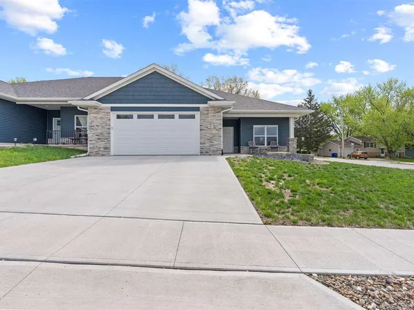 804 B 12th St, Kalona, IA 52247