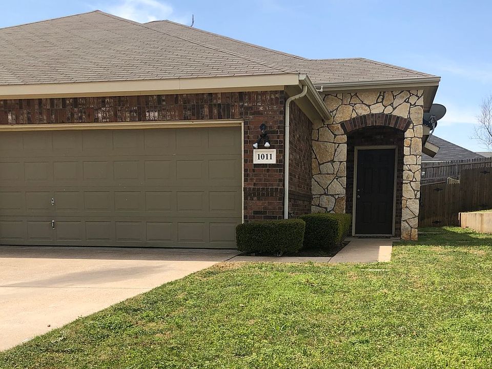 1st image of 1011 Newcastle Dr