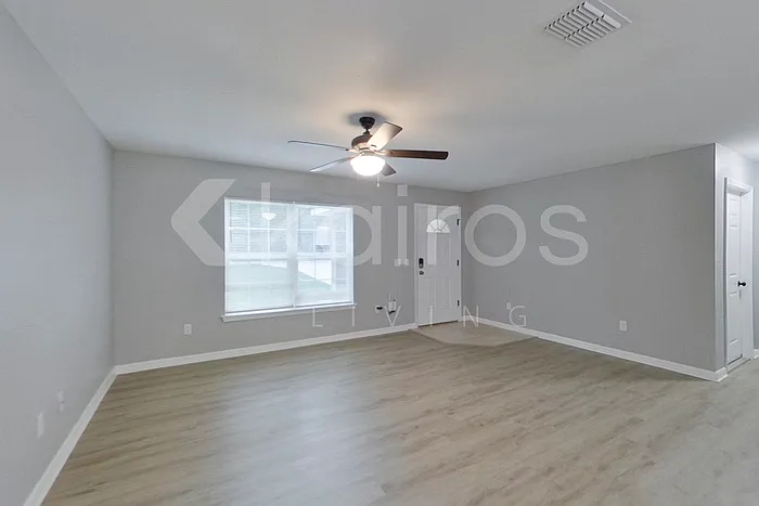 3 bed, 2.0 bath, 1311 sqft, $1,895 — Photo 3