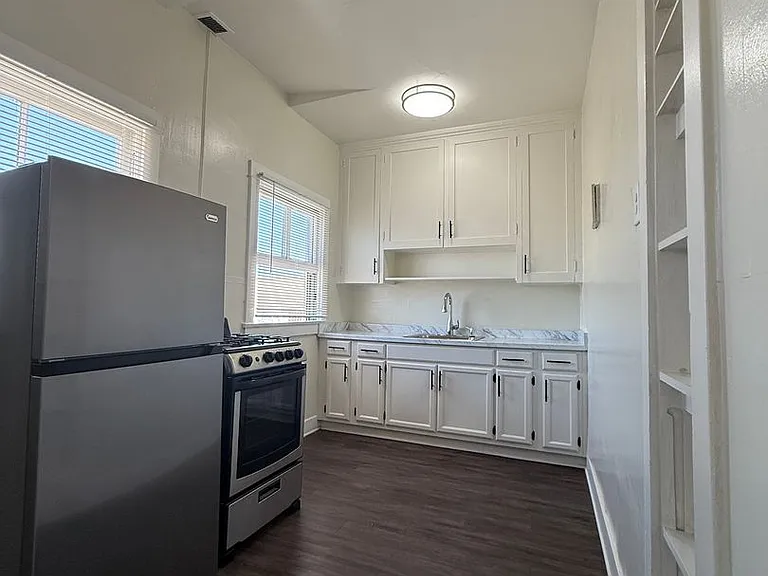 3441 W 2nd St — Photo 18
