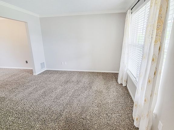 5th image of 505 Country Walk Dr