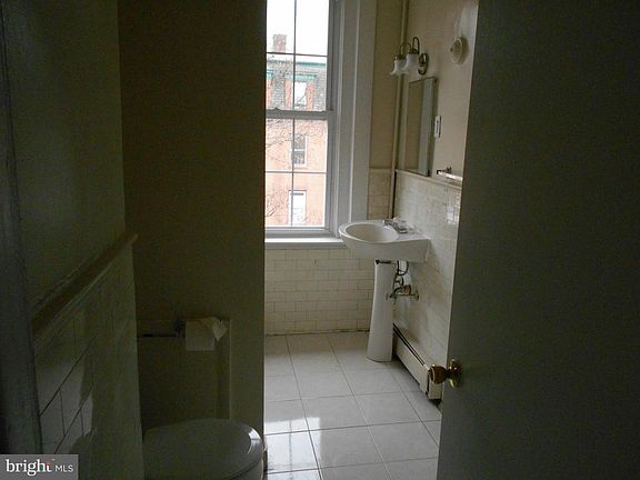 4th image of 2228 Mount Royal Ter APT F