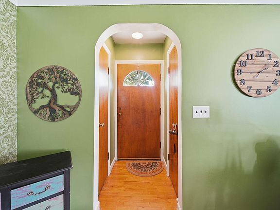 4th image of 1418 Moore Rd