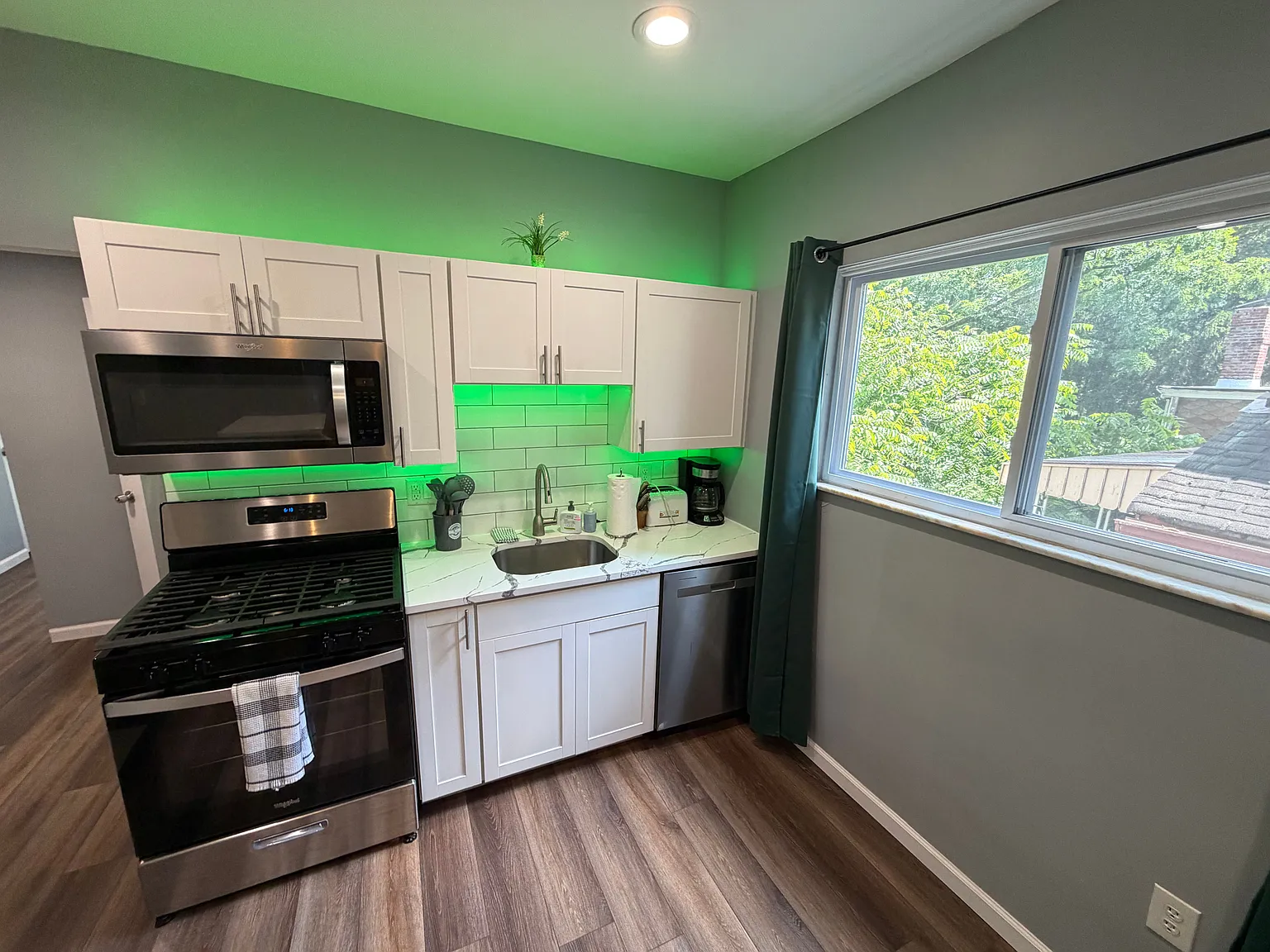 2 bed, 1.0 bath, 700 sqft, $1,600 — Photo 3