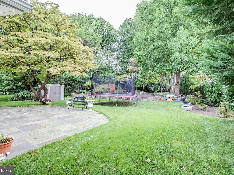 9203 Cedarcrest Dr — Photo 40