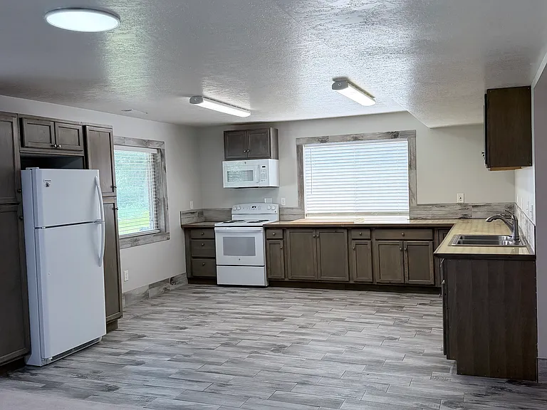 10177 S Silver Streak Dr — Photo 2