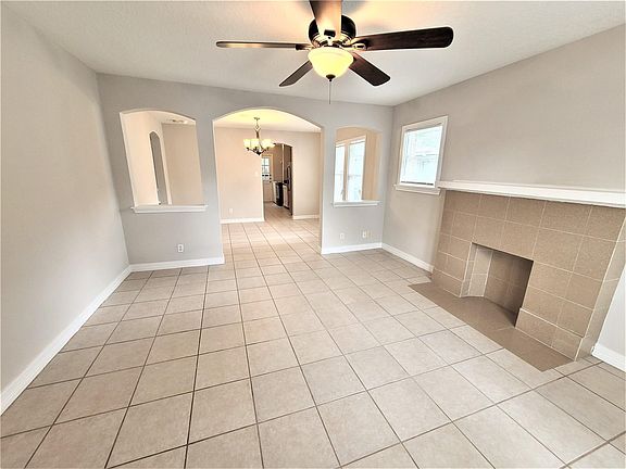 3rd image of 5009 N Main St