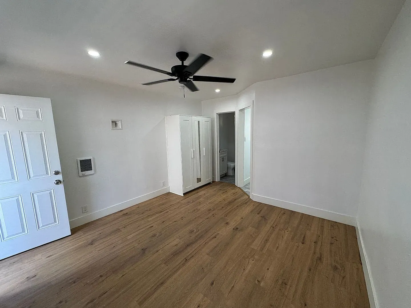 Studio, $1,395 — Photo 2