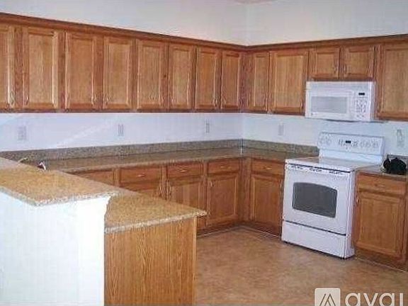 2nd image of 450 Amador Ln