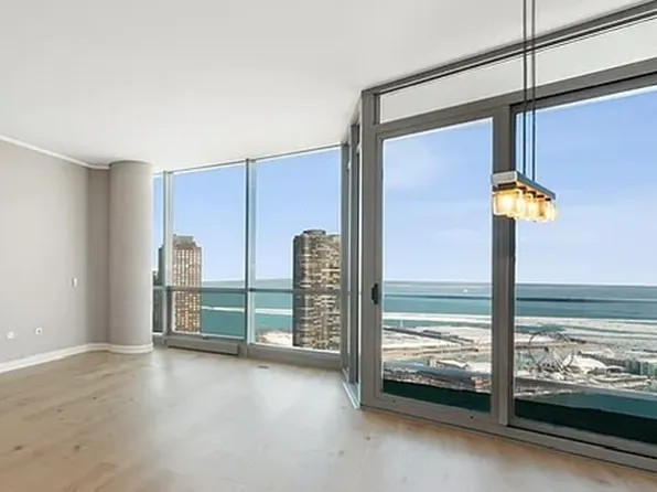 420 E Waterside Dr, Chicago, IL