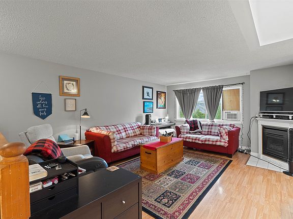 3rd image of 333 Waddington Dr