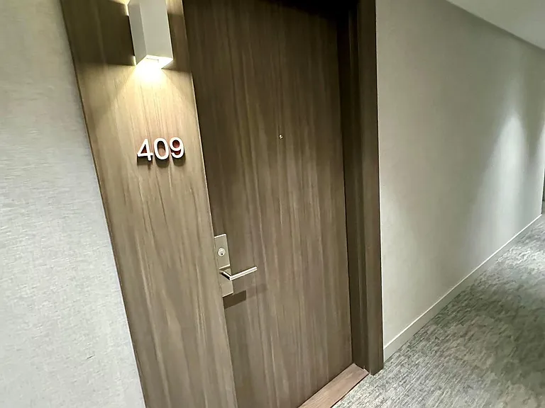 185 Roehampton Ave #409 — Photo 3