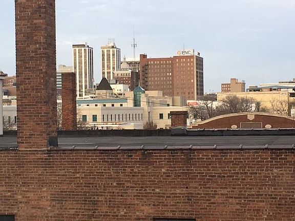 2nd image of 733 SW Washington St APT 201