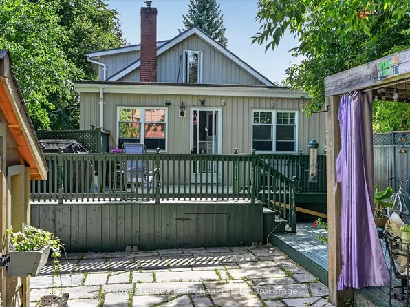 404 London St, Peterborough, ON K9H 3A3