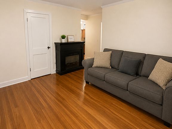 5th image of 12 Woodbury Ave APT 1