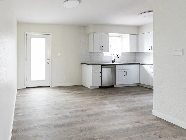 85 W Willetta St — Photo 9