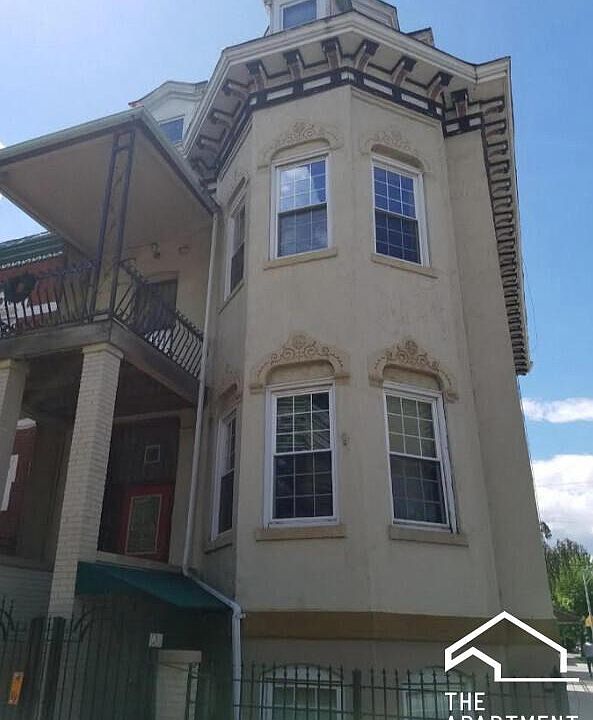 1st image of 1759 W Superior St APT 1