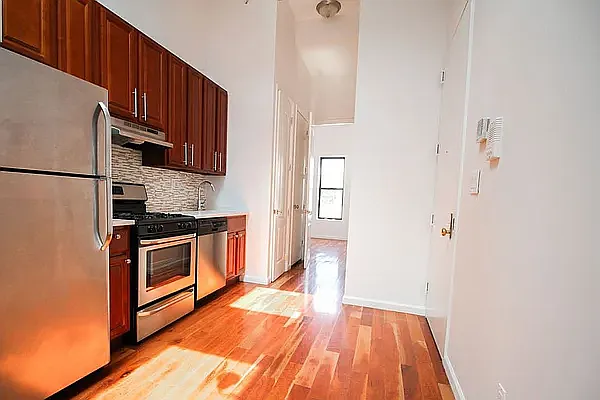 Rented by L Rose Realty (Brokerage) | media 6