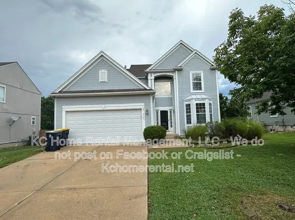 9305 N Charlotte Ct, Kansas City, MO 64155