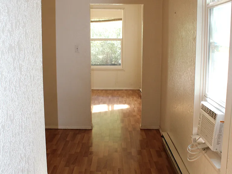 915 Bennett Ave #B — Photo 2