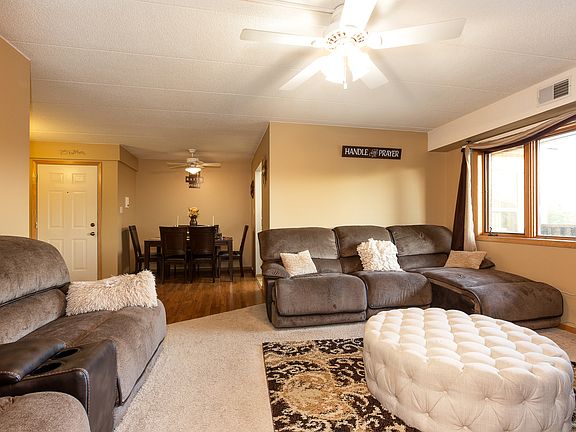 3rd image of 5646 W 103rd St APT 206