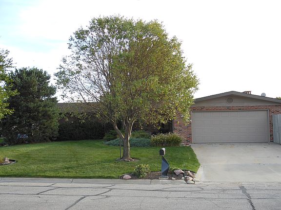 3rd image of 862 N Lakeshore Dr