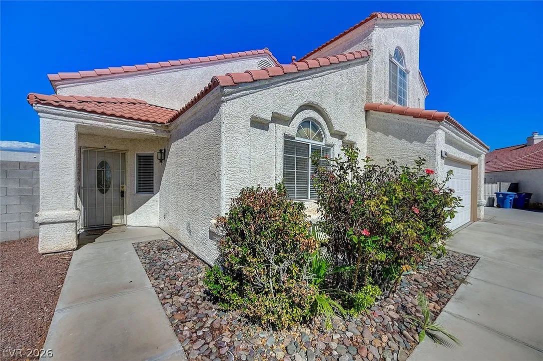4 bed, 2.5 bath, 1967 sqft, $2,440 — Photo 4