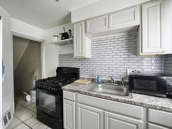4th image of 1838 E Outer Dr