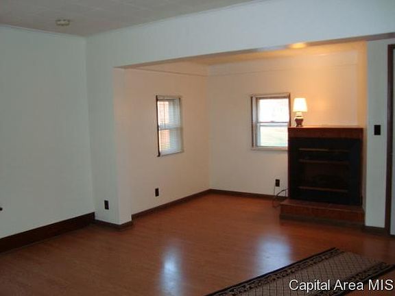 3rd image of 220 Phillips St