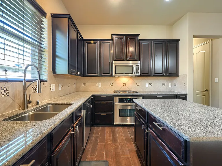 12372 Payne St — Photo 13