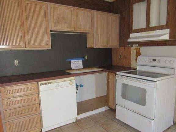 3rd image of 821 N East St