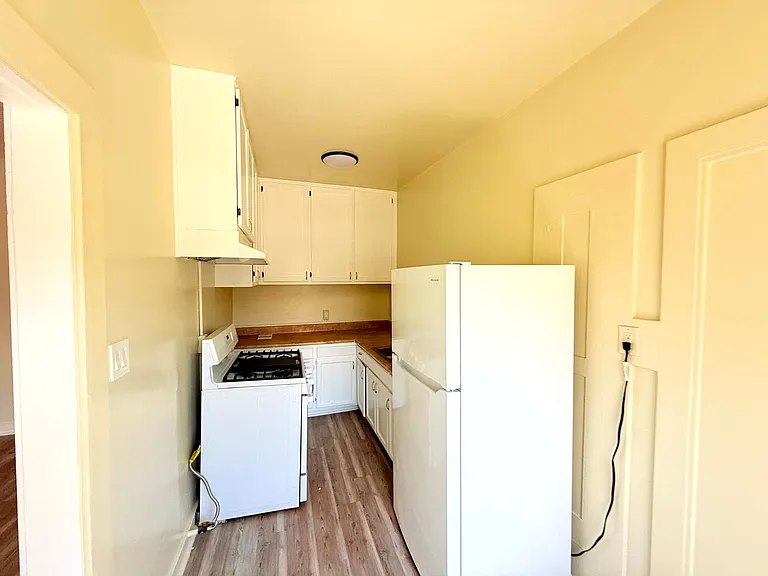 1614 N. Kenmore Avenue — Photo 21