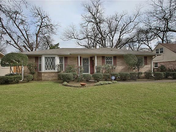 2nd image of 805 Waggoner Dr