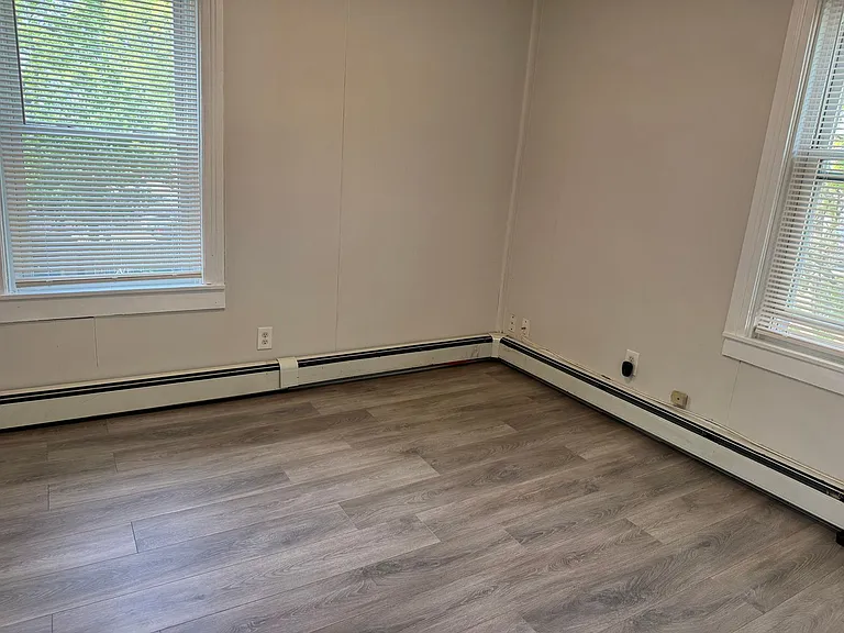 27 Camden Ave — Photo 4