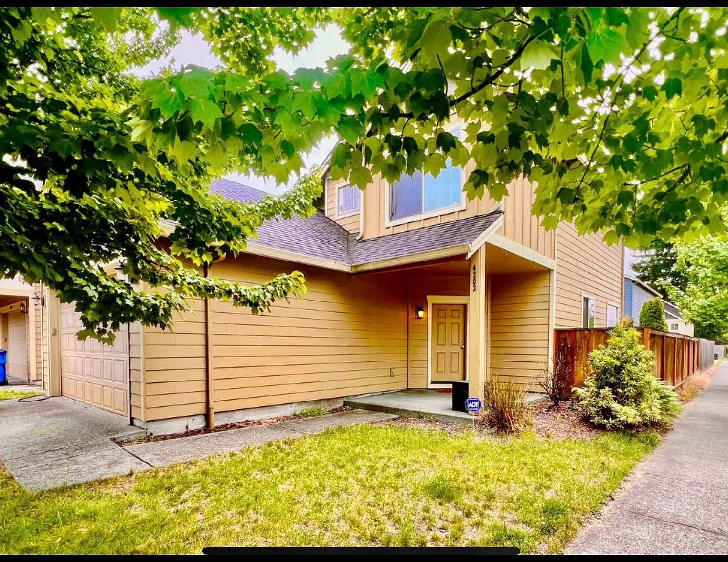 3 bed, 2.5 bath, 1820 sqft, $2,350 — Photo 1