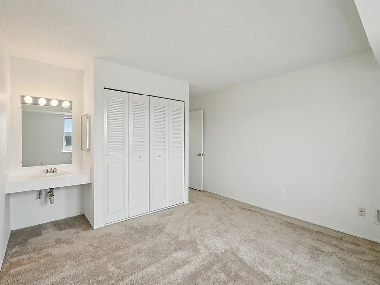Riverside Village Apartments — Photo 79