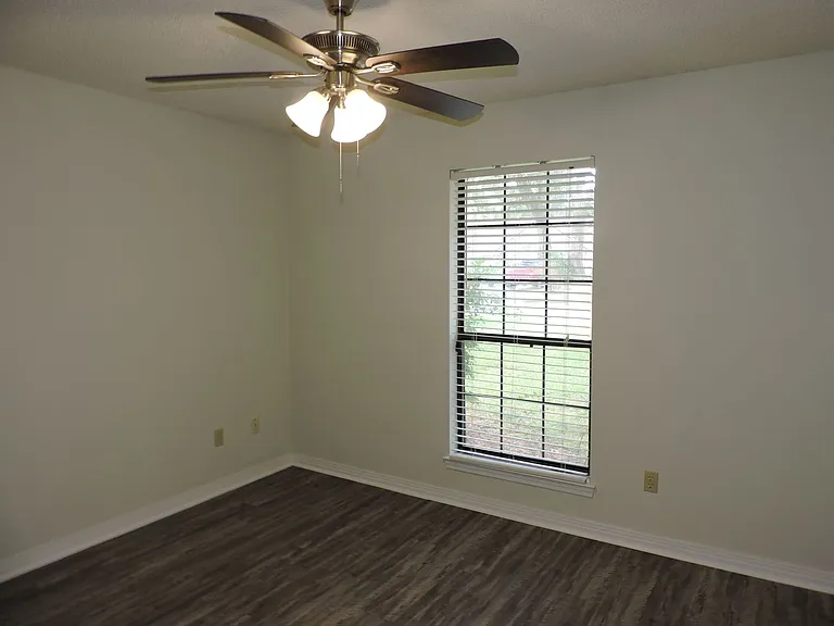 2780 Honeywood Dr — Photo 19