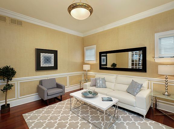 3rd image of 2347 Bellevue Pl