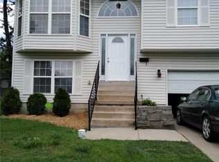 11087 Gertrude Ave, Saint Ann, MO 63074