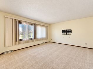 4285 Evergreen Dr, Vadnais Heights, MN 55127