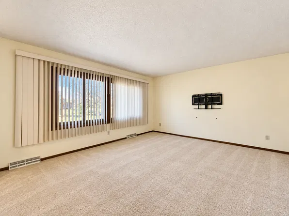 4285 Evergreen Dr, Vadnais Heights, MN 55127
