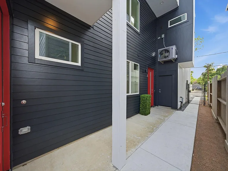 1512 Barbee St #B — Photo 5