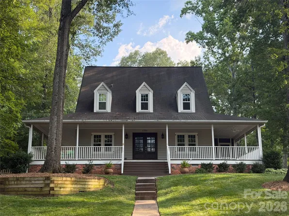 1506 Wandering Way Dr, Charlotte, NC 28226