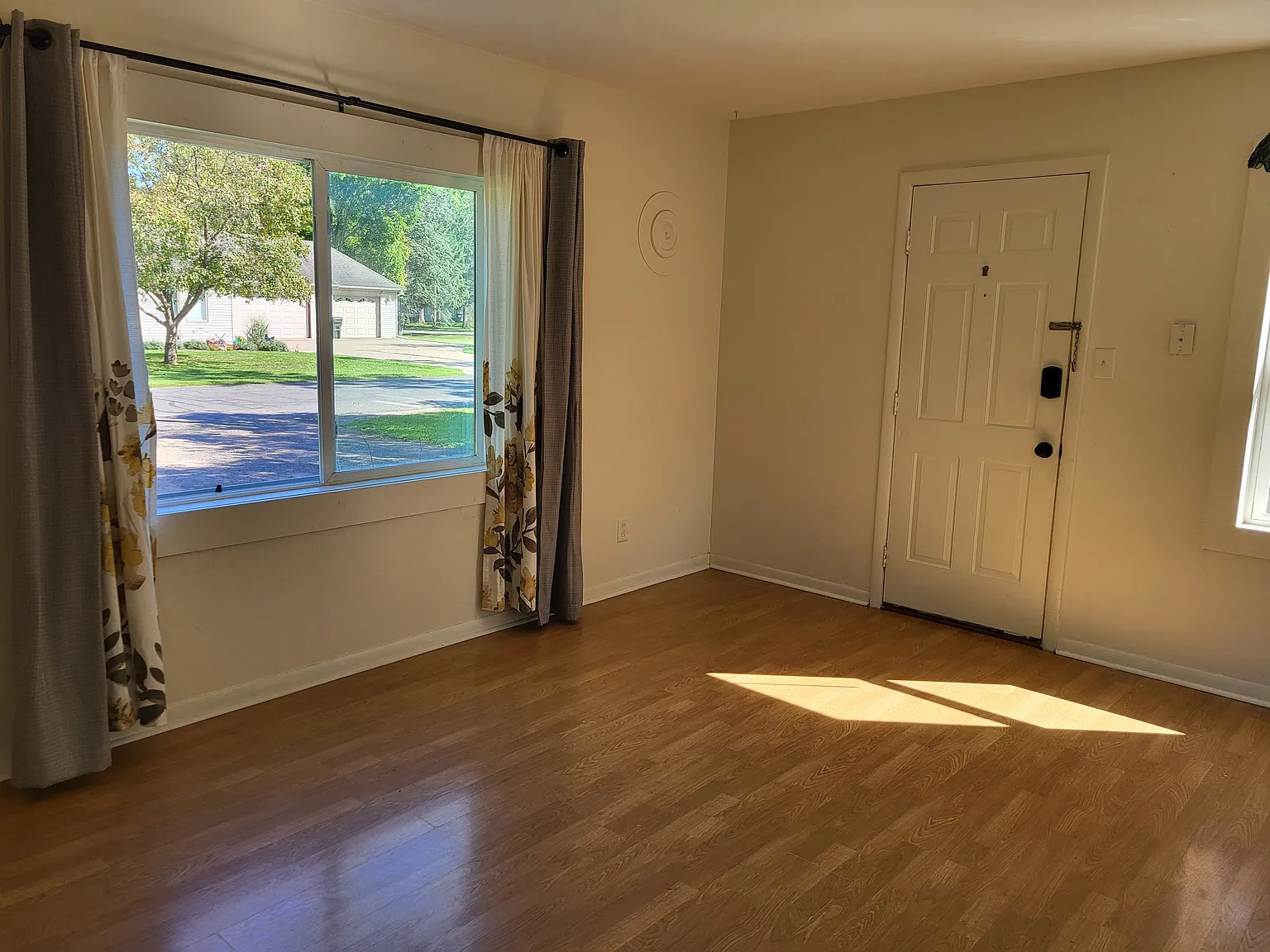 1 bed, 448 sqft, $1,200 — Photo 3