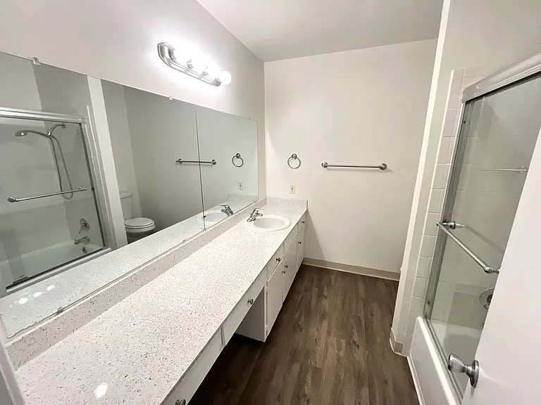 210 Quintard St — Photo 15