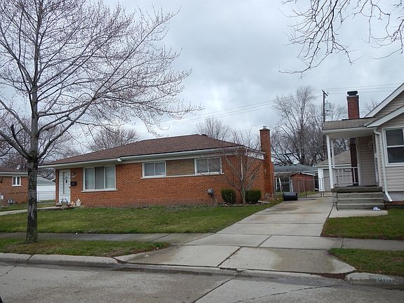 4th image of 21805 Stephens St